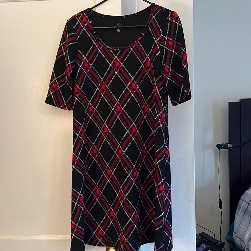 EUC Ronni Nicole plaid dress. Size 6.